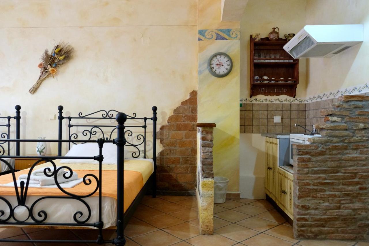 Aphrodite Studios Lutrá Edipszú Kültér fotó