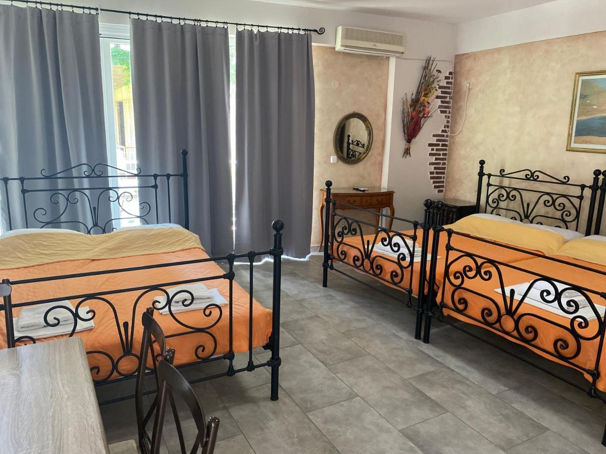 Aphrodite Studios Lutrá Edipszú Kültér fotó